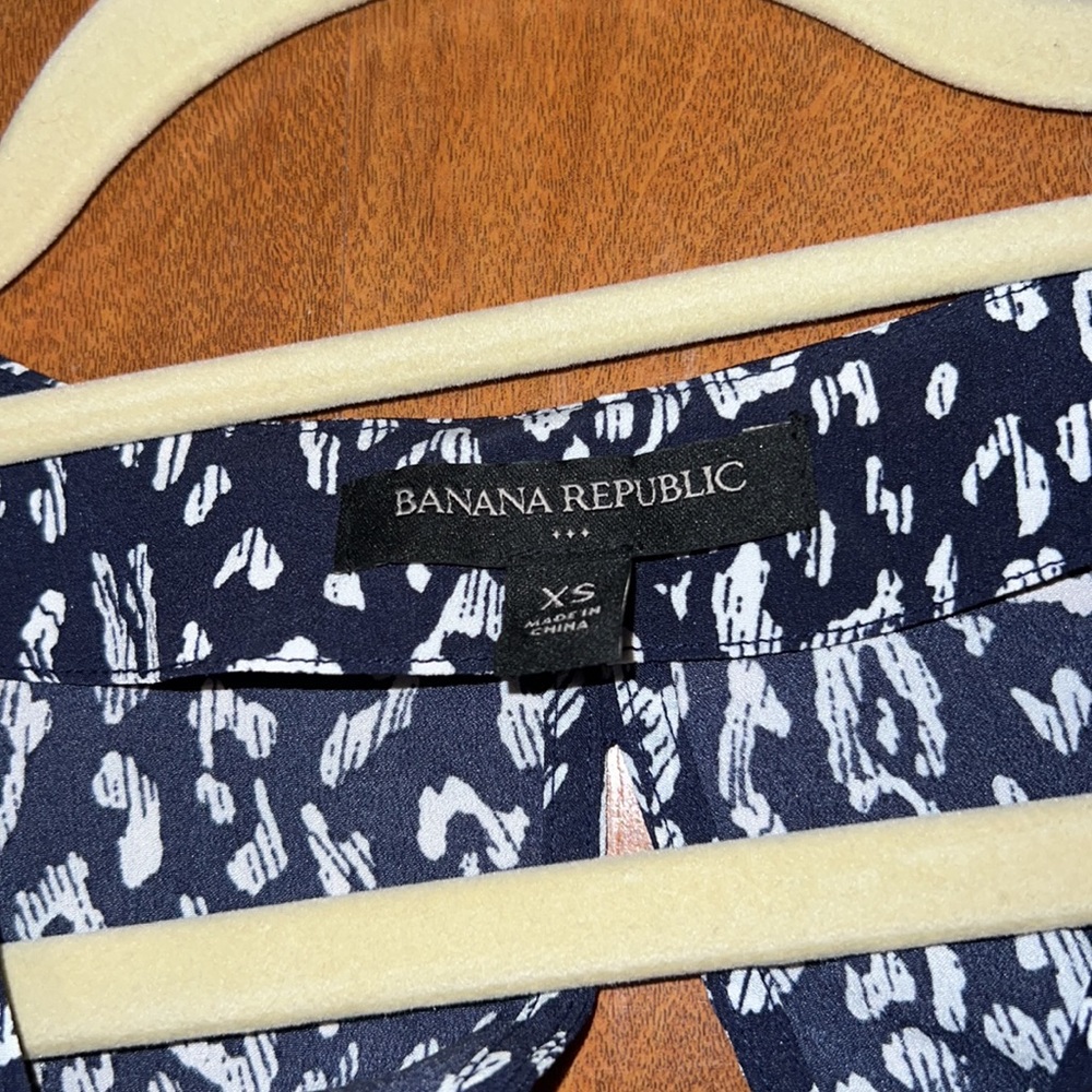 Banana Republic XS button down long sleeve shirt - Picture 3 of 11